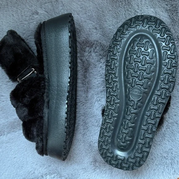 Black Furry Slide - Picture 3 of 3